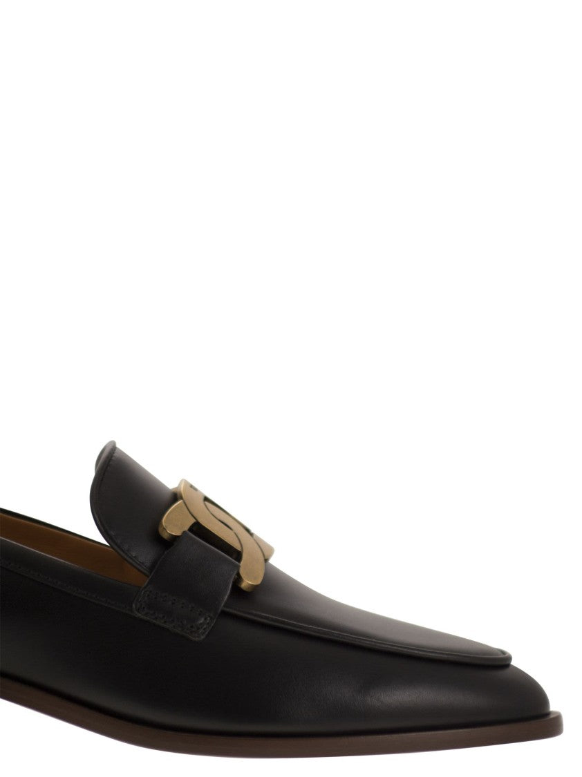 Tod's Black Leather Moccasin With Metal Chain Detail