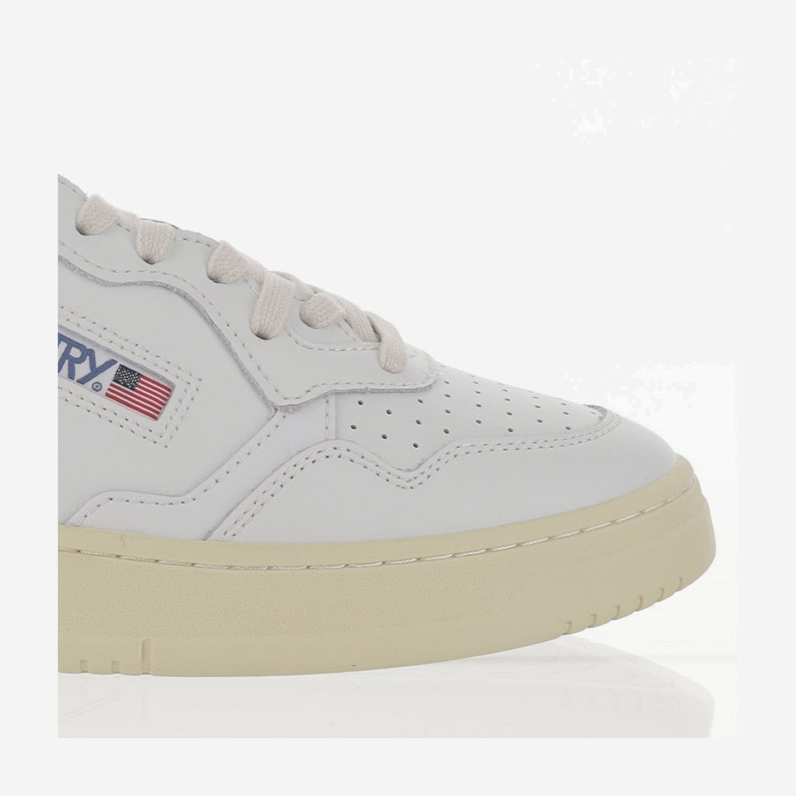 Autry Low Medalist Leather Sneakers