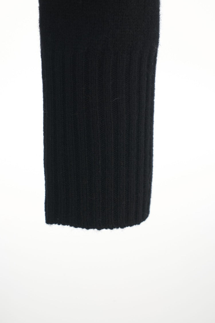 Closed V-Neck Knit Wool Cardigan With Button Closure