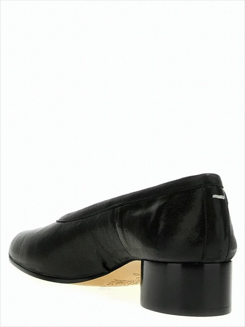 Maison Margiela Distinctive Black Flat Shoes With Split-Toe Design