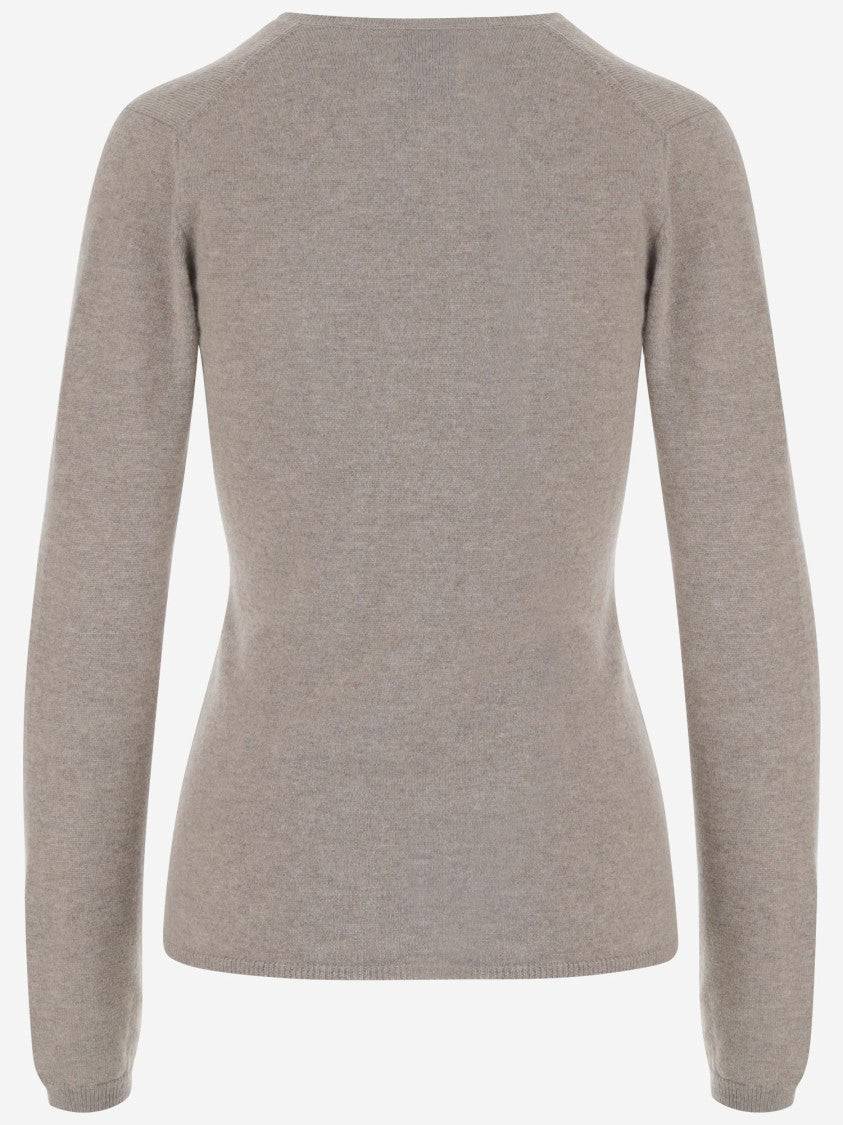 Allude V-Neck Cashmere Sweater With Ribbed Details