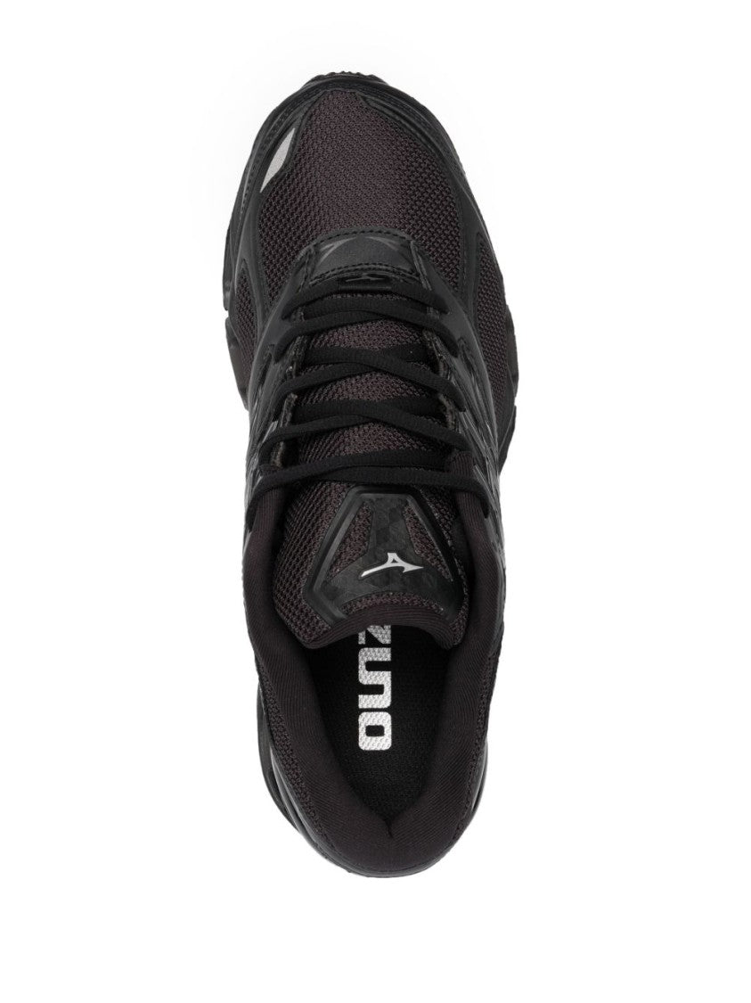 Mizuno Sculpted Black Sneakers With Mesh Upper And Glossy Accents