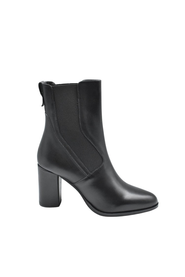 Janet & Janet Pointed Toe Black Ankle Boots