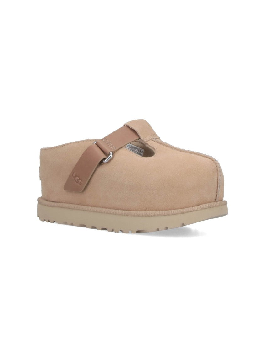 Ugg Smooth Beige Flats With Rounded Toe Design