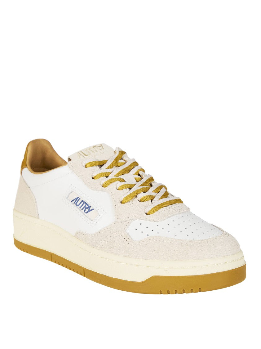 Autry White Medalist Low Wom Mustard Sneakers