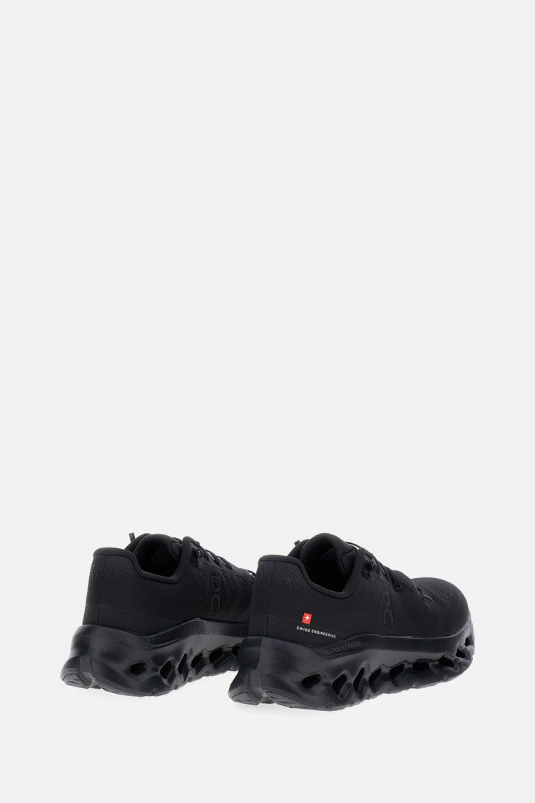 On Running Innovative Cloud-Structured Sneakers With Exceptional Cushioning