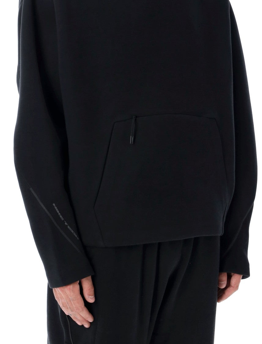 Nike Boxy-Fit Black Hoodie With Reflective Details And Zip Pocket
