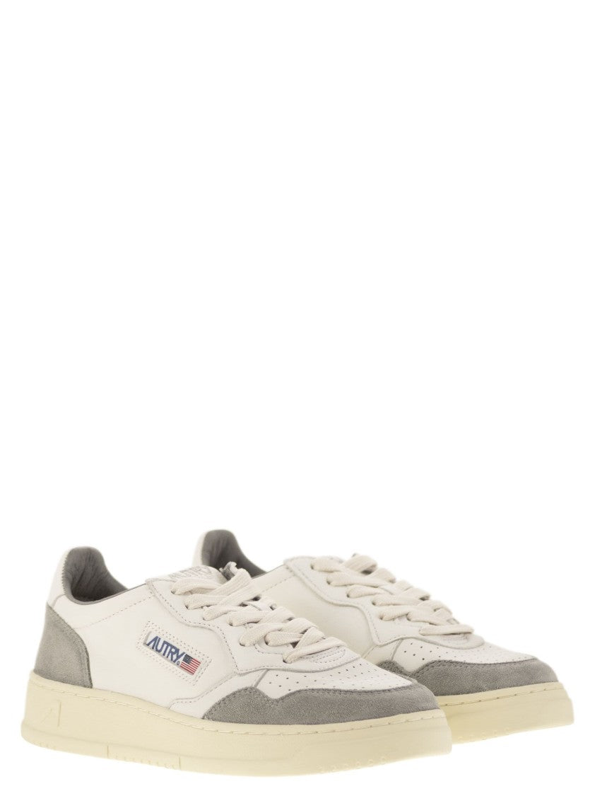 Autry Medalist Low - White Leather And Suede Sneakers In Powder