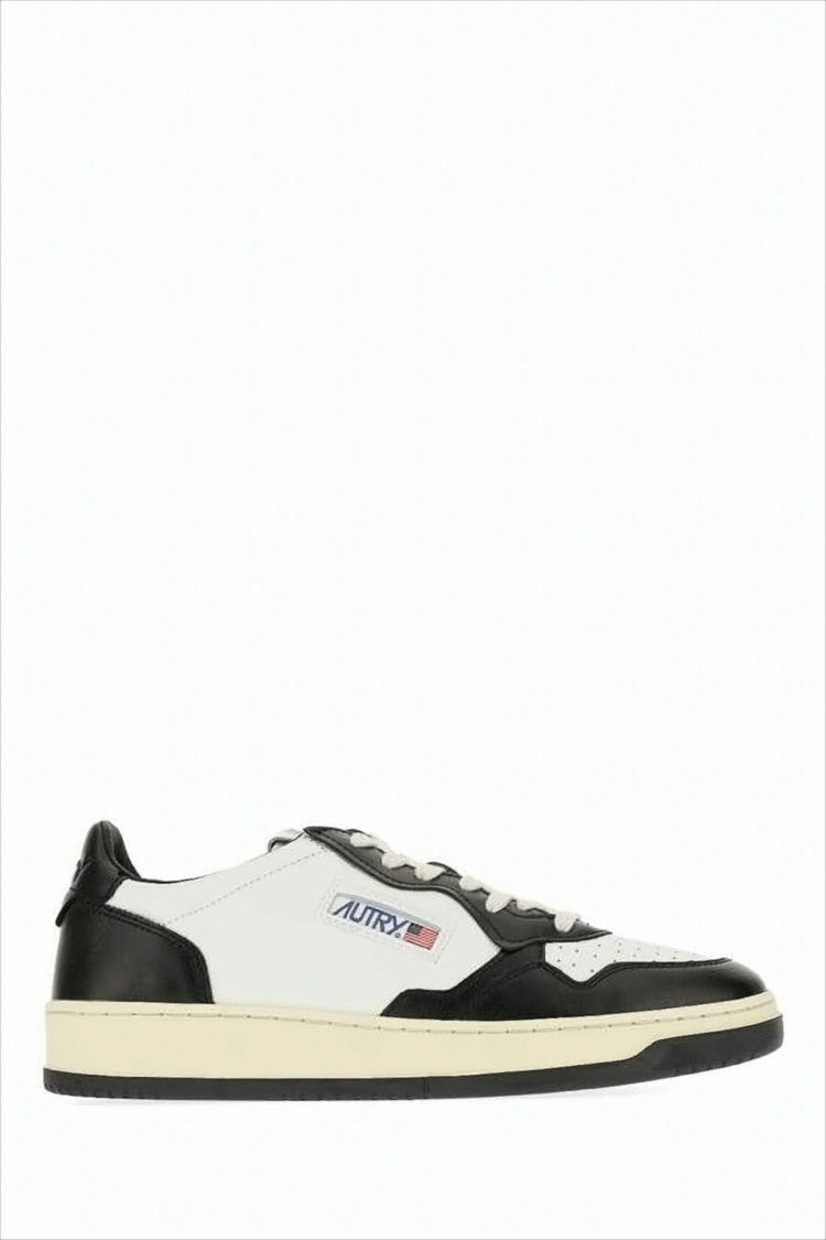 Autry Autry Medalist Low Sneakers With Classic Silhouette And Perforated Detailing
