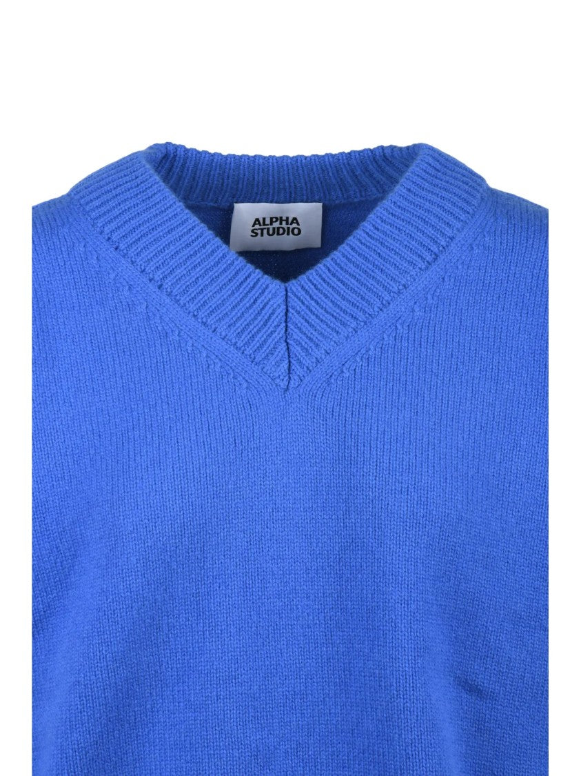 Alpha Studio V-Neck Pullover In Soft Supergeelong Wool