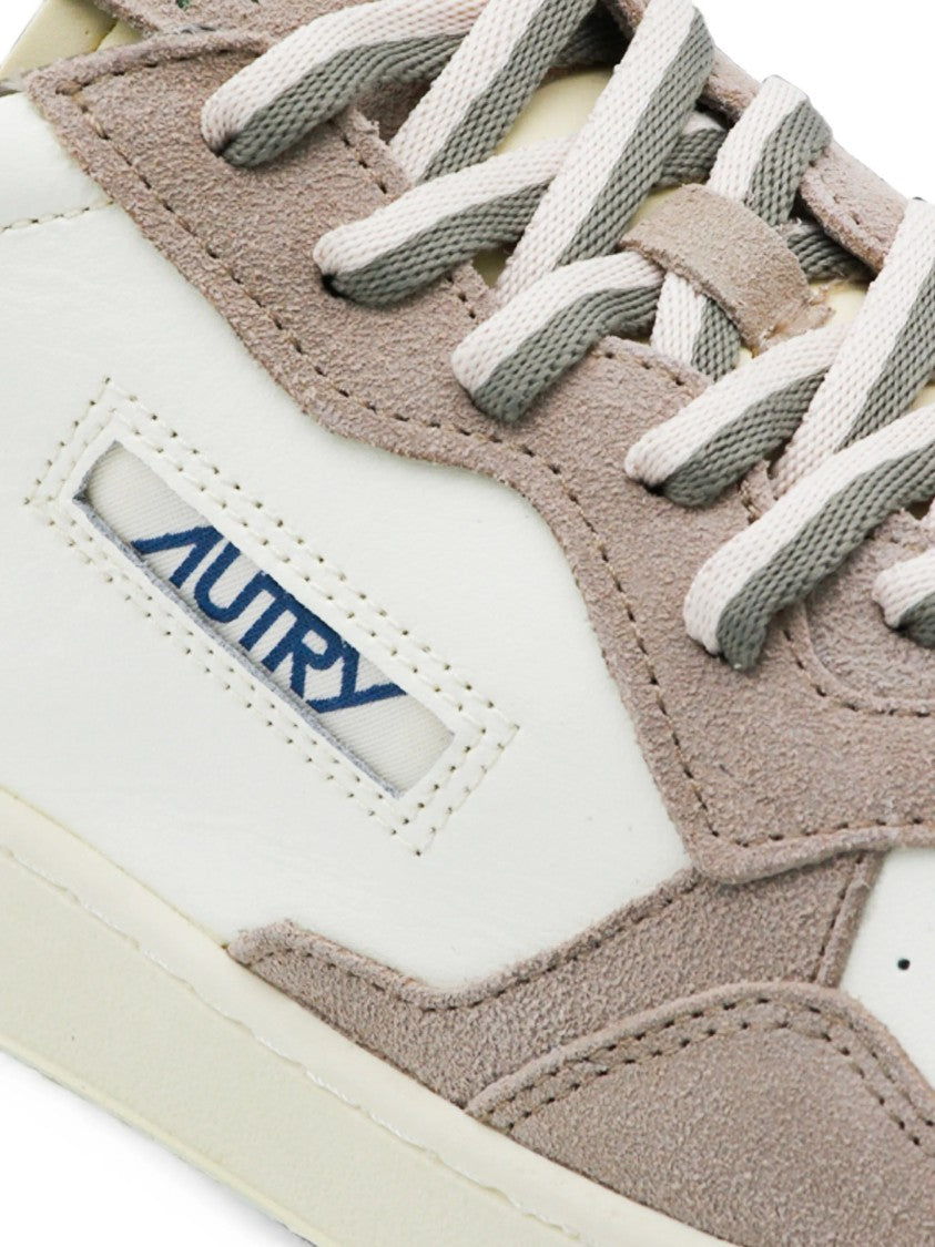 Autry Medalist Low Perforated Leather Sneakers