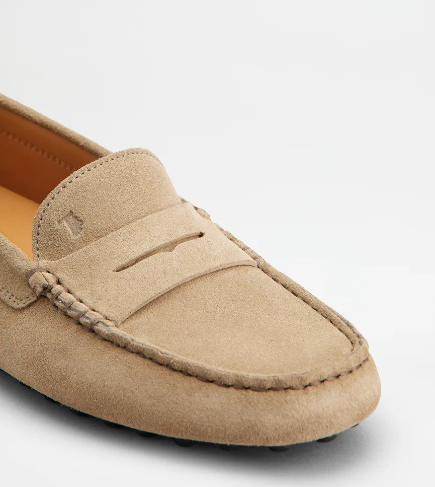Tod's Classic Brown Leather Moccasins With Distinctive Detailing