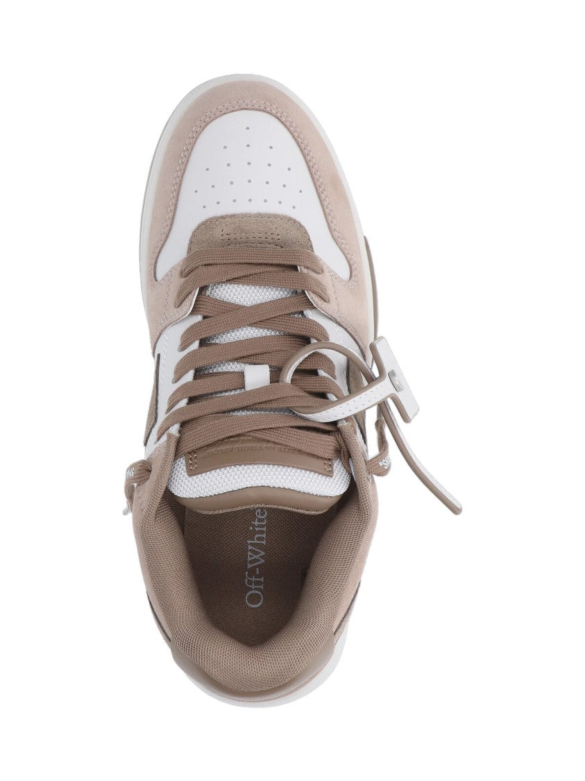 Off-White Rounded Toe Low-Top Sneakers With Iconic Arrow Logo