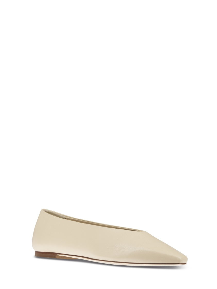 Aeydē Pointed Toe Flat Shoes With Minimalist Design