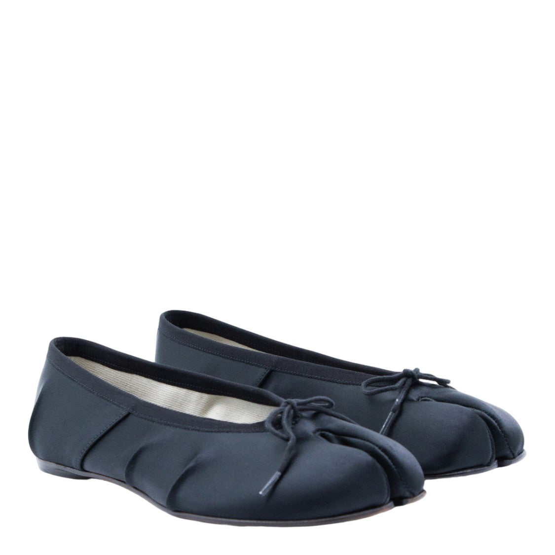 Maison Margiela Minimalist Black Flats With Rounded Toe And Low-Profile Sole