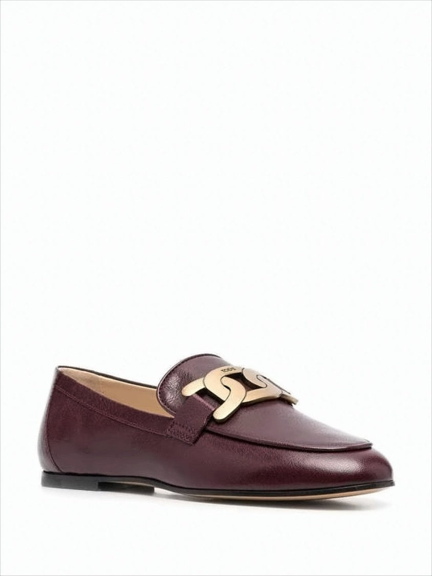 Tod's Pointed Toe Leather Loafers With Oversized Gold Chain