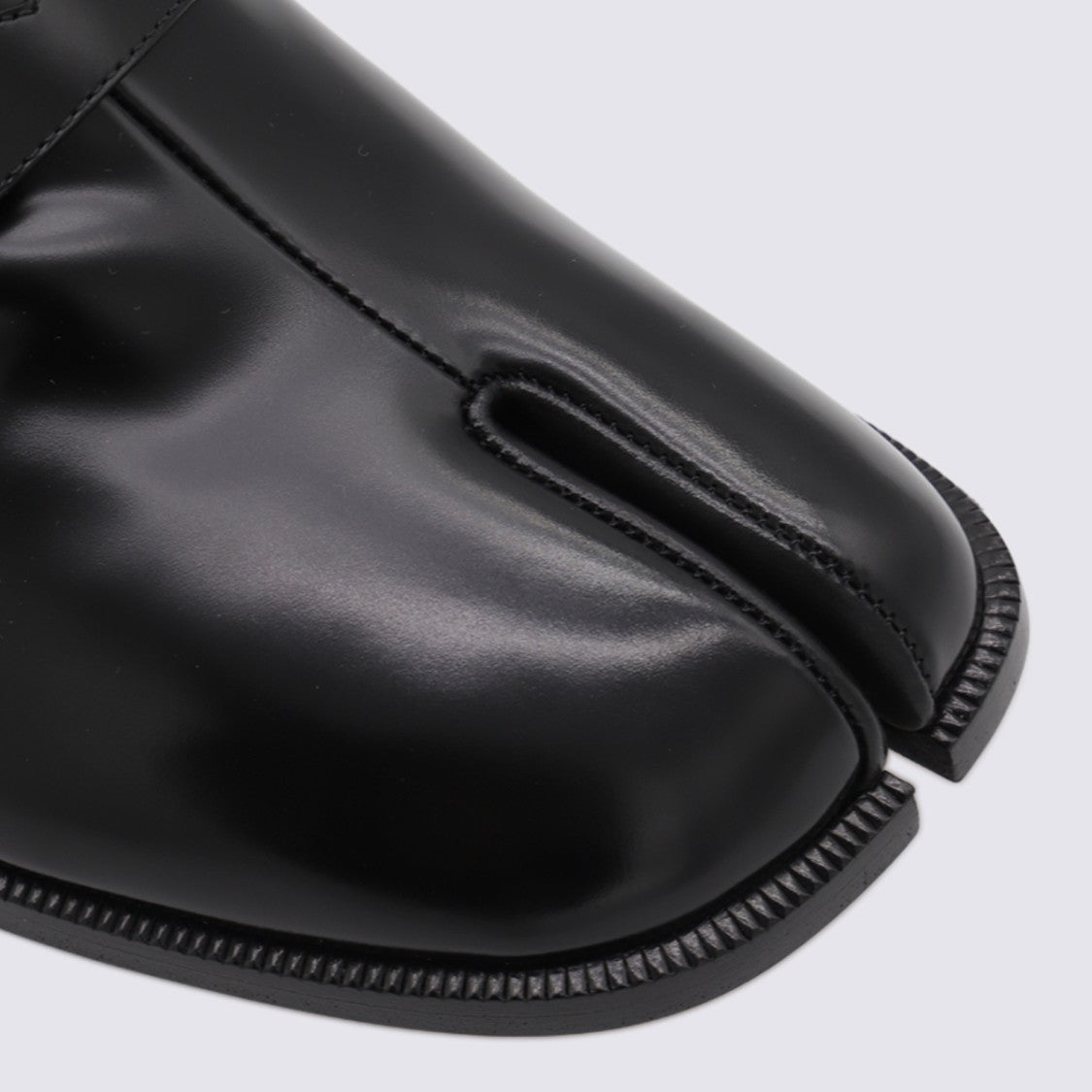 Maison Margiela Polished Leather Flat Shoes With Split-Toe Design