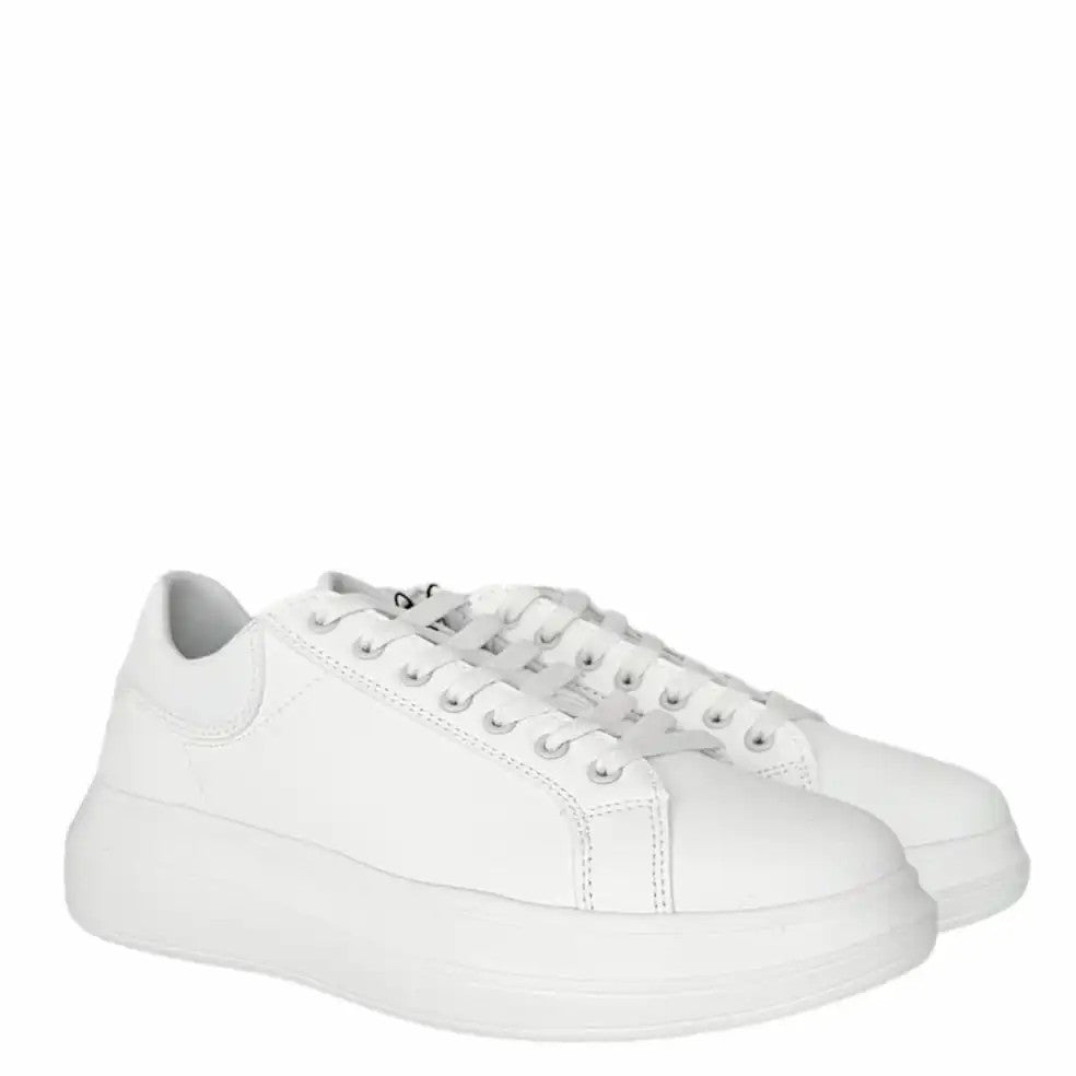 Icon Low-Top Sneaker With Bold Heel Tab