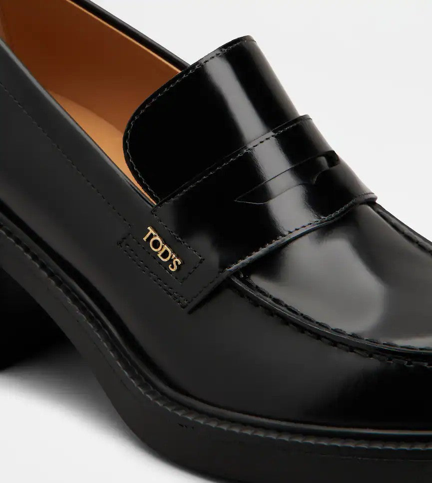Tod's Refined Black Calfskin Loafers With Timeless Design