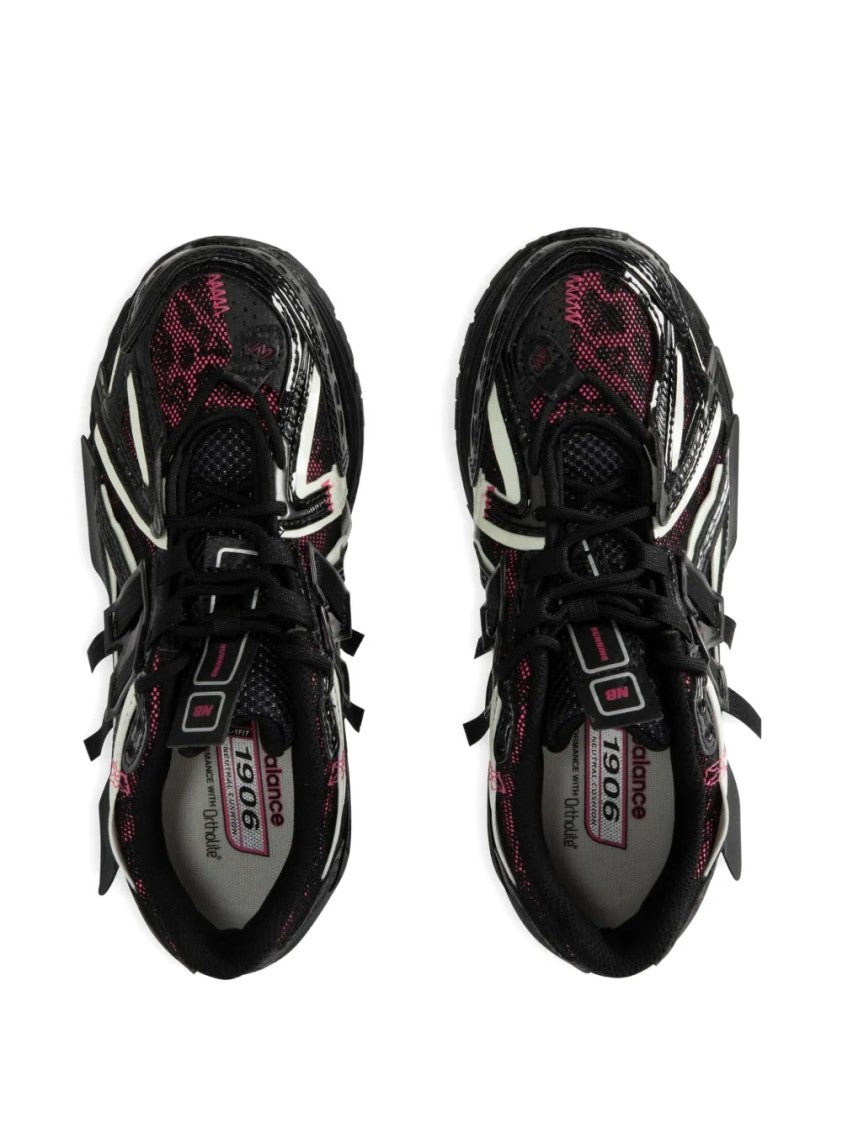 New Balance Dynamic Design Sneakers With Burgundy Accents