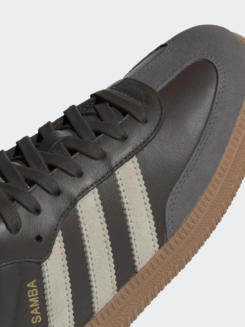Adidas Low-Top Sneaker With Contrasting Stripes And Textured Sole