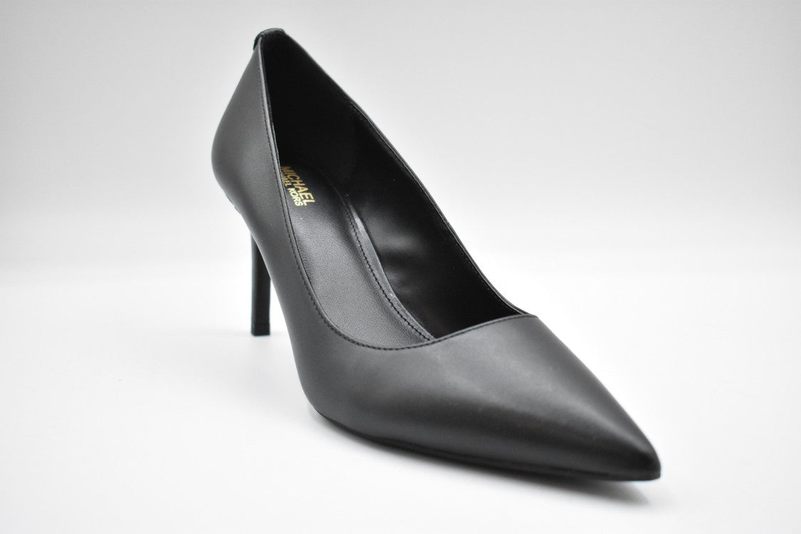 Michael Kors Lace-Up Flat Shoes With Elegant Design And Modern Appeal