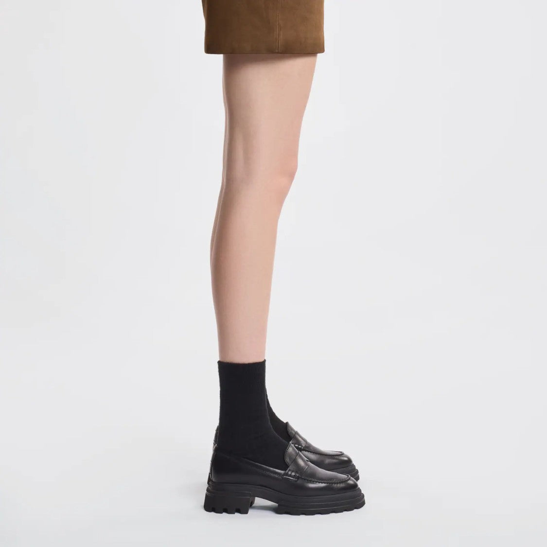 Hogan Luxe Black Calfskin Loafers With Refined Details