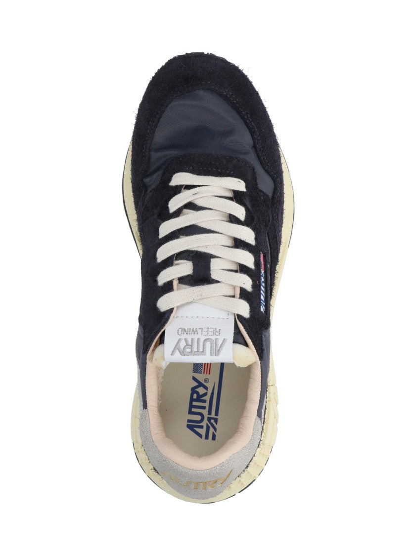 Autry Streamlined Black Sneakers With Minimalist Design
