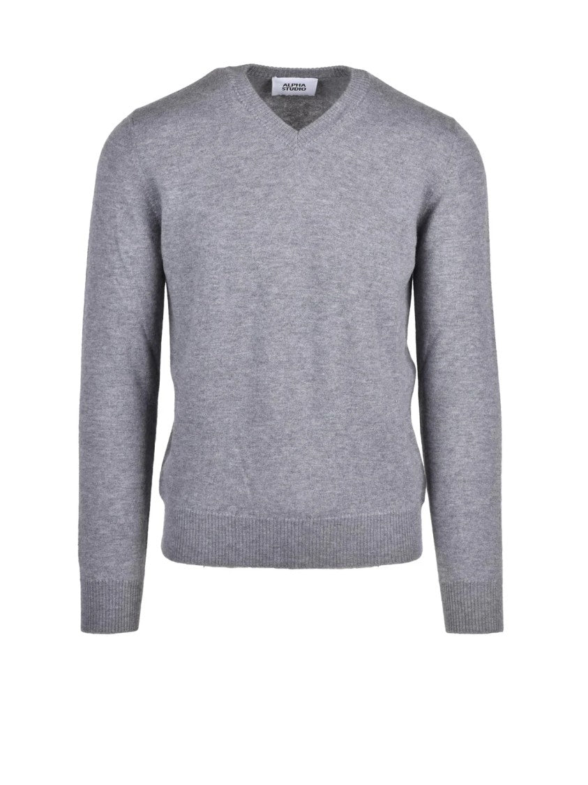 Alpha Studio V-Neck Pullover In Soft Wool With Ribbed Detailing