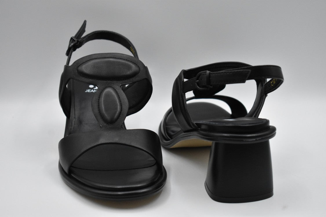 Jeannot Black Low-Heeled Sandals With T-Strap Design