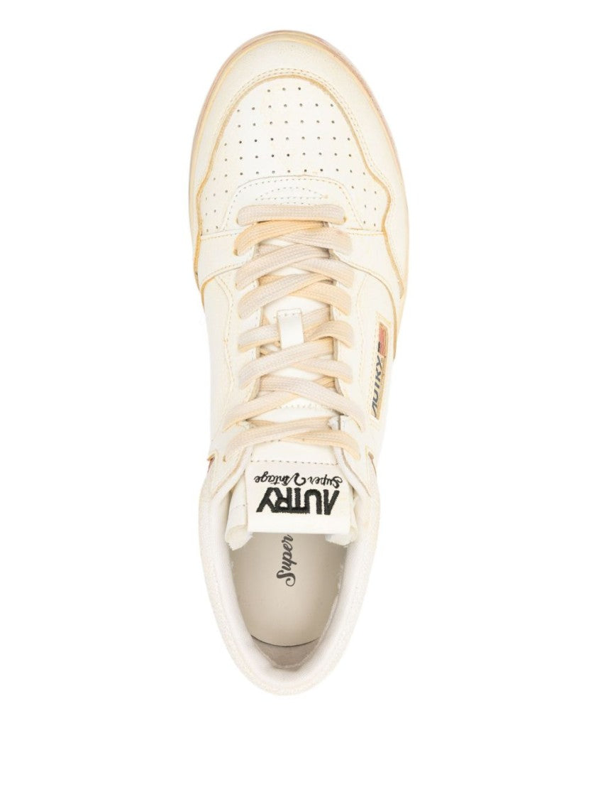 Autry Vintage-Inspired Low-Top Sneakers With Red