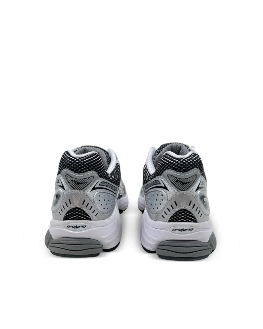 Saucony Progrid Omni 9 Sneakers In Grey And Silver