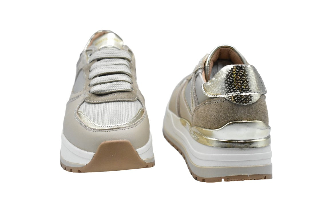 Janet & Janet Beige Platform Sneakers With Metallic Accents