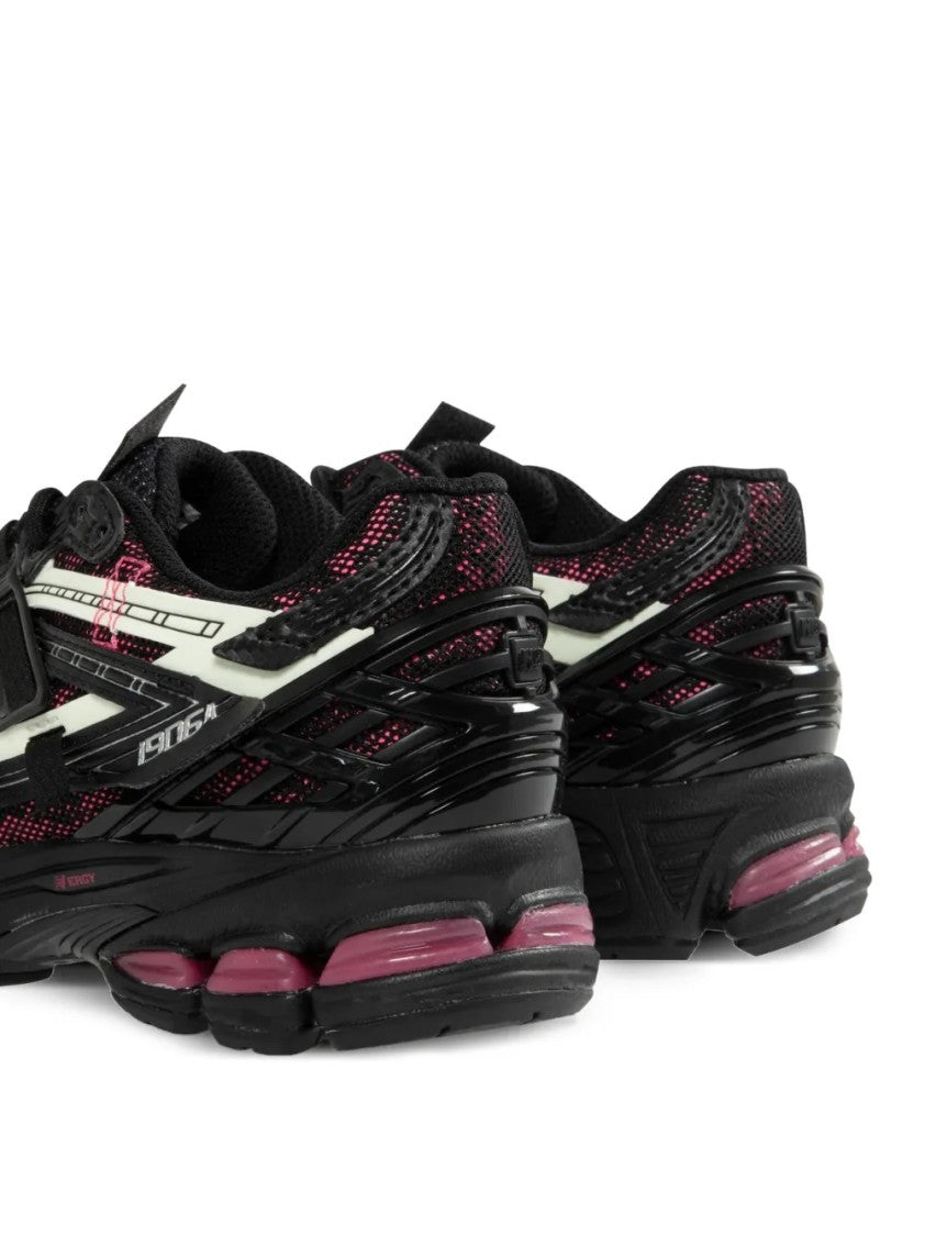 New Balance Dynamic Design Sneakers With Burgundy Accents