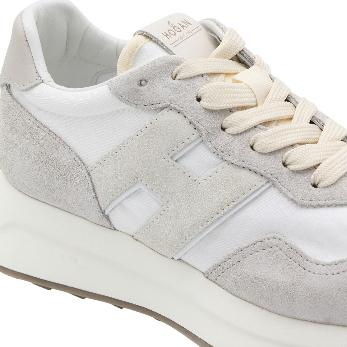 Hogan Sleek White Sneakers With Sculpted Sole