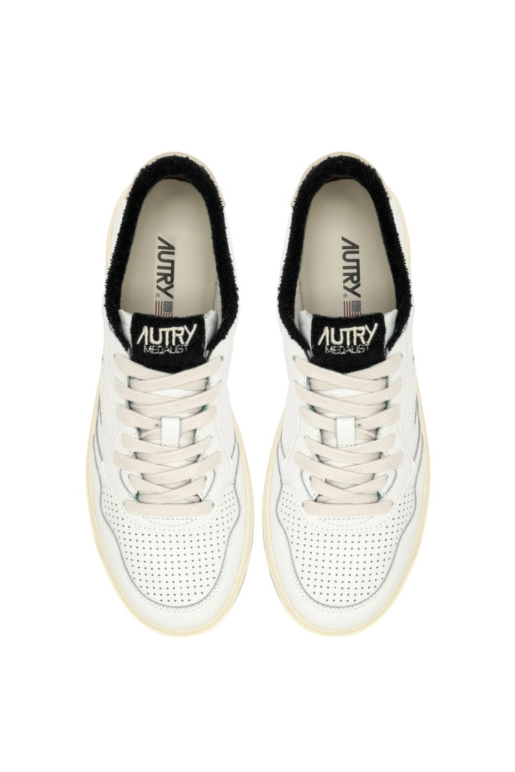 Autry Women’S Medalist Leather Sneakers