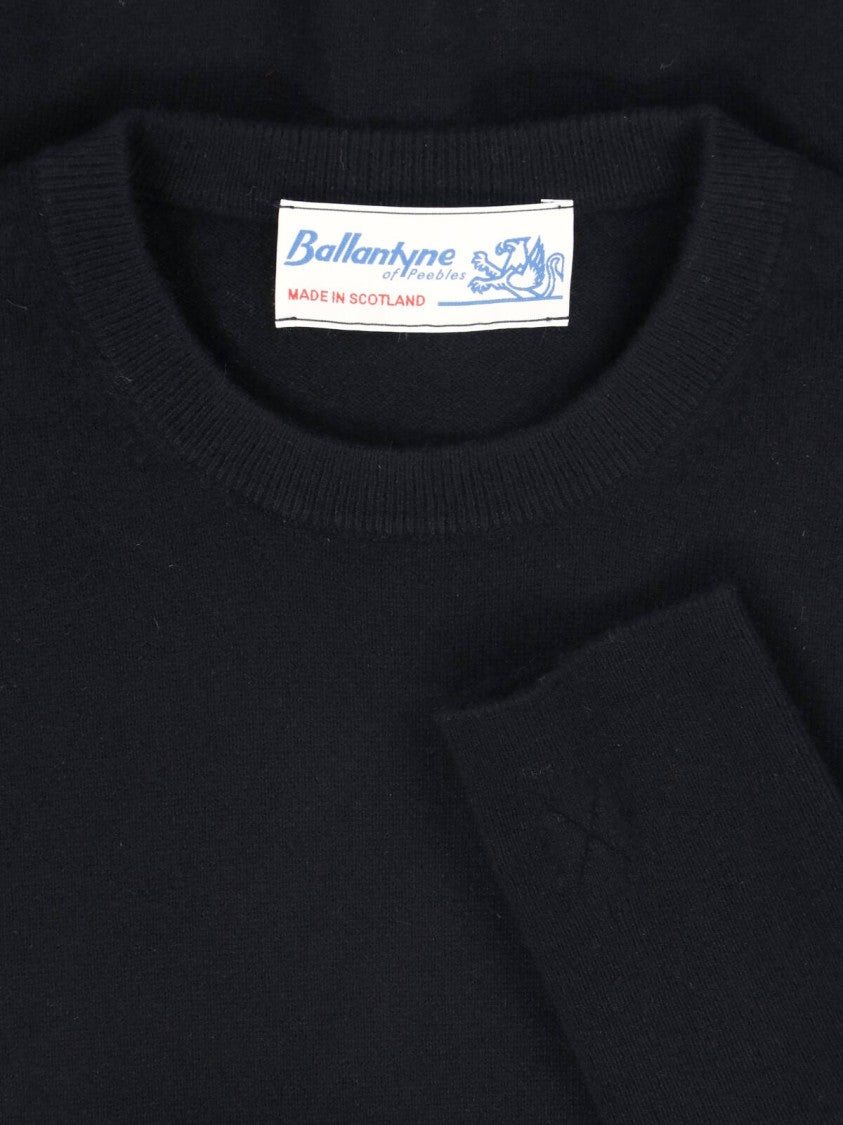 Ballantyne Minimalist Fitted Crew Neck Ribbed Detailing Sweater