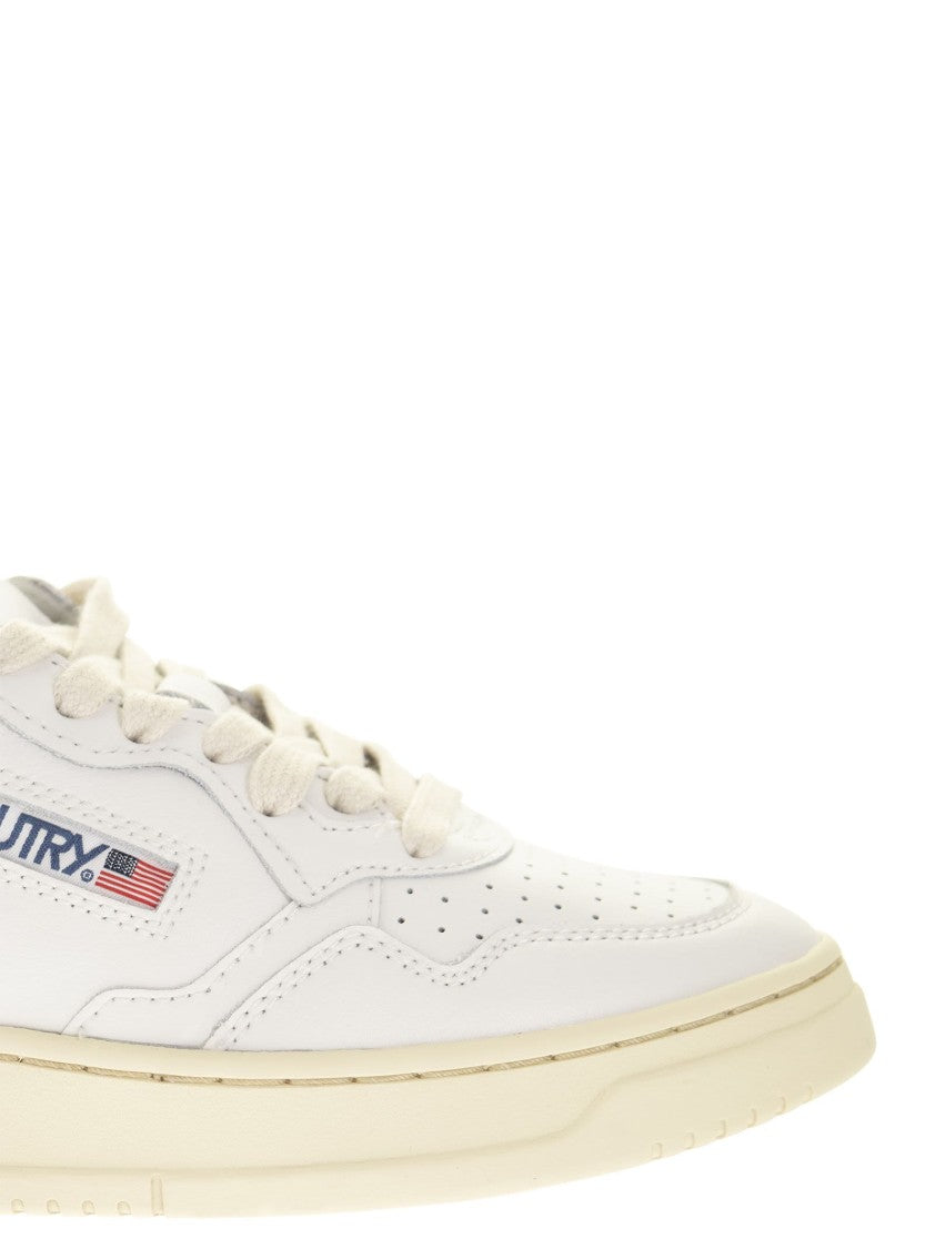Autry Medalist Low - Leather Sneakers