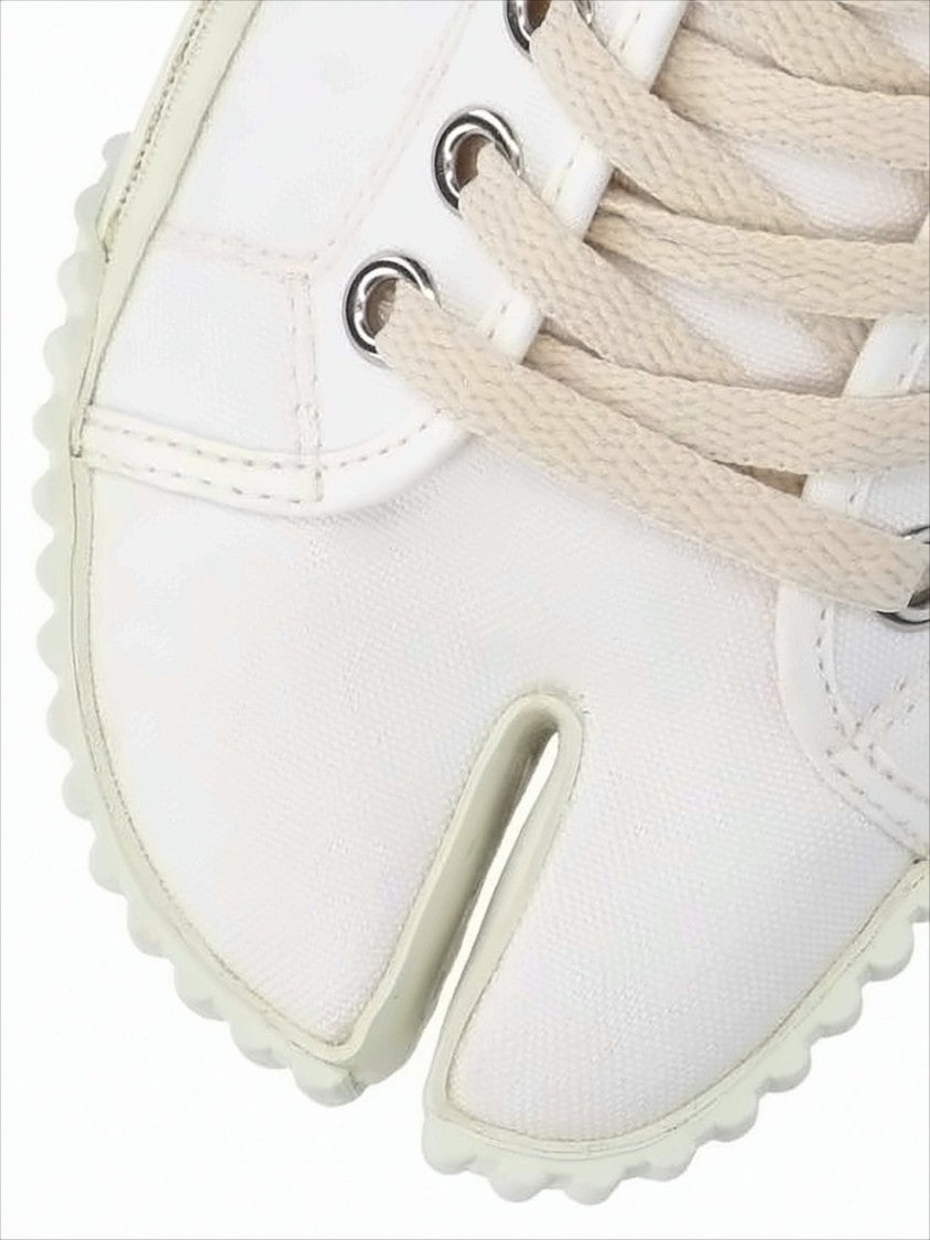 Maison Margiela Low-Top Split-Toe Sneakers With Minimalist Aesthetic