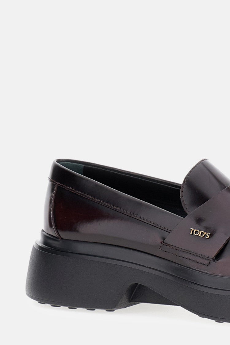 Tod's Burgundy Leather Moccasin With Logo Detail
