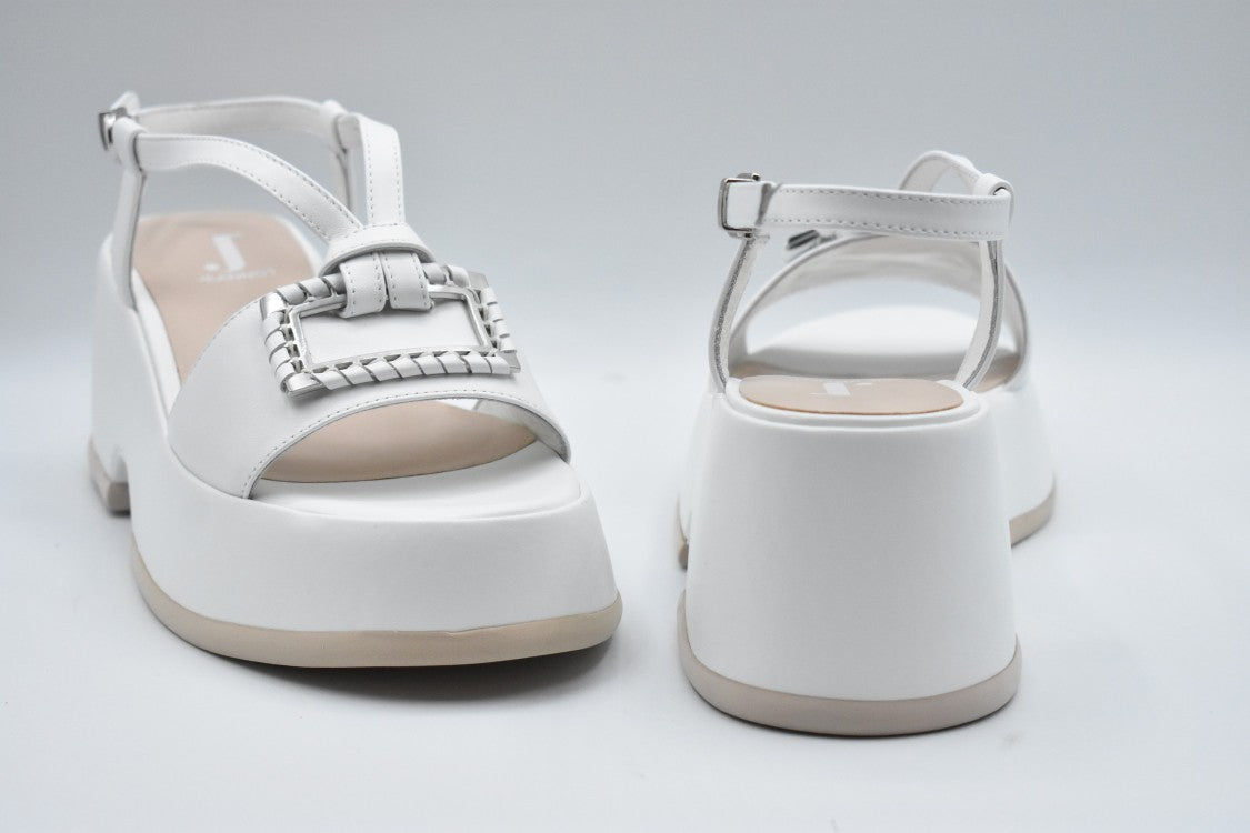 Jeannot White Leather Sandals With Decorative Buckle And Chunky Heel