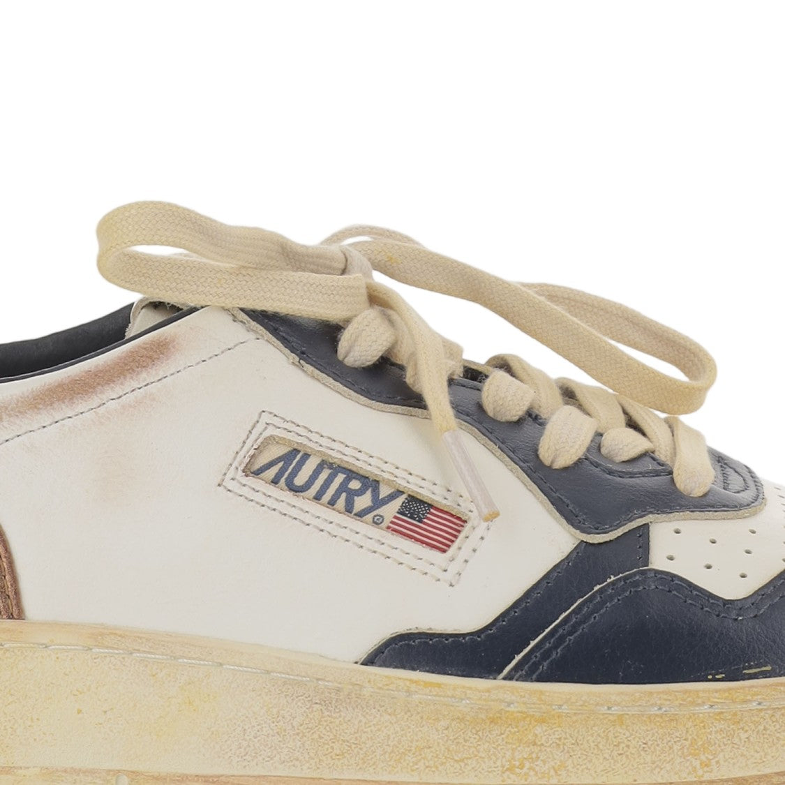 Autry Medalist Low Super Vintage Sneakers