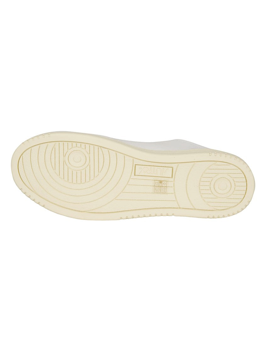 Autry Medalist Cow Leather Low Sneakers
