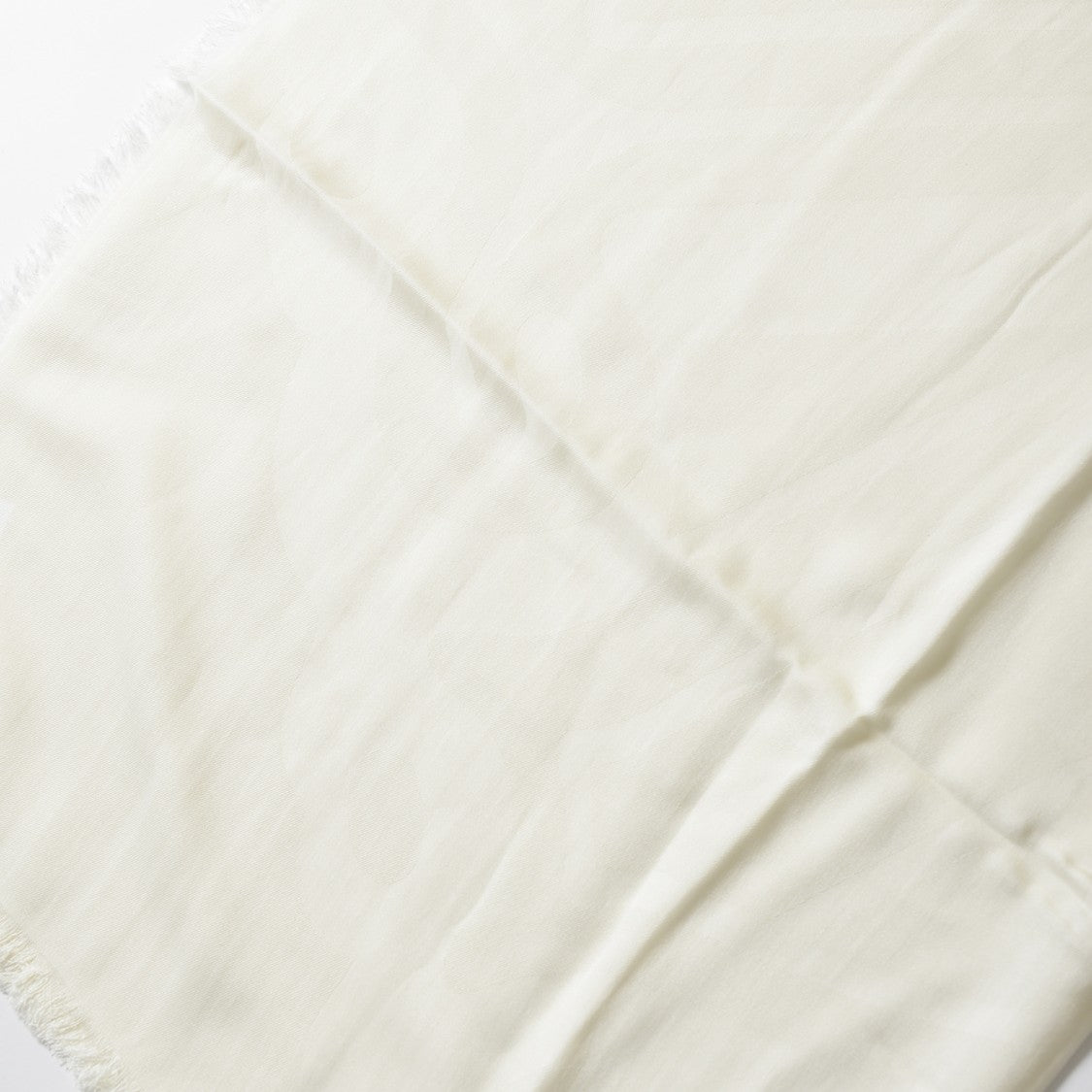 Max Mara Lightweight White Scarf With Delicate Fringe Detail