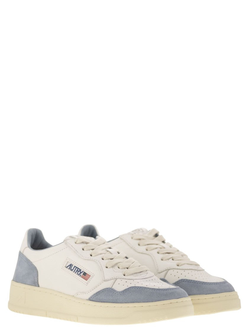Autry Medalist Low - White Leather And Suede Sneakers In Powder
