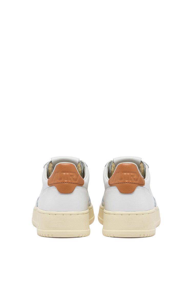 Autry Women’S Medalist Sneakers Hazelnut Heel Tab