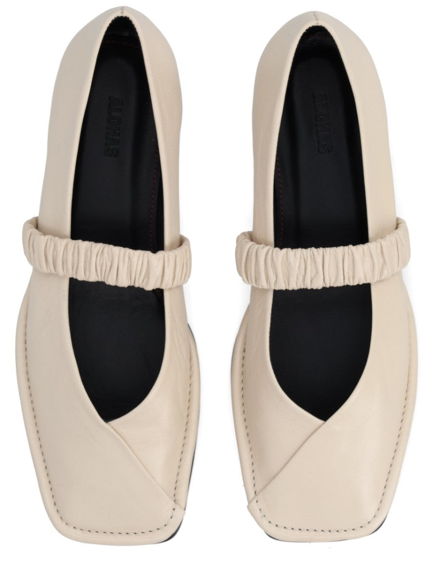 Alohas Lautan Pointed Toe Ruched Flats