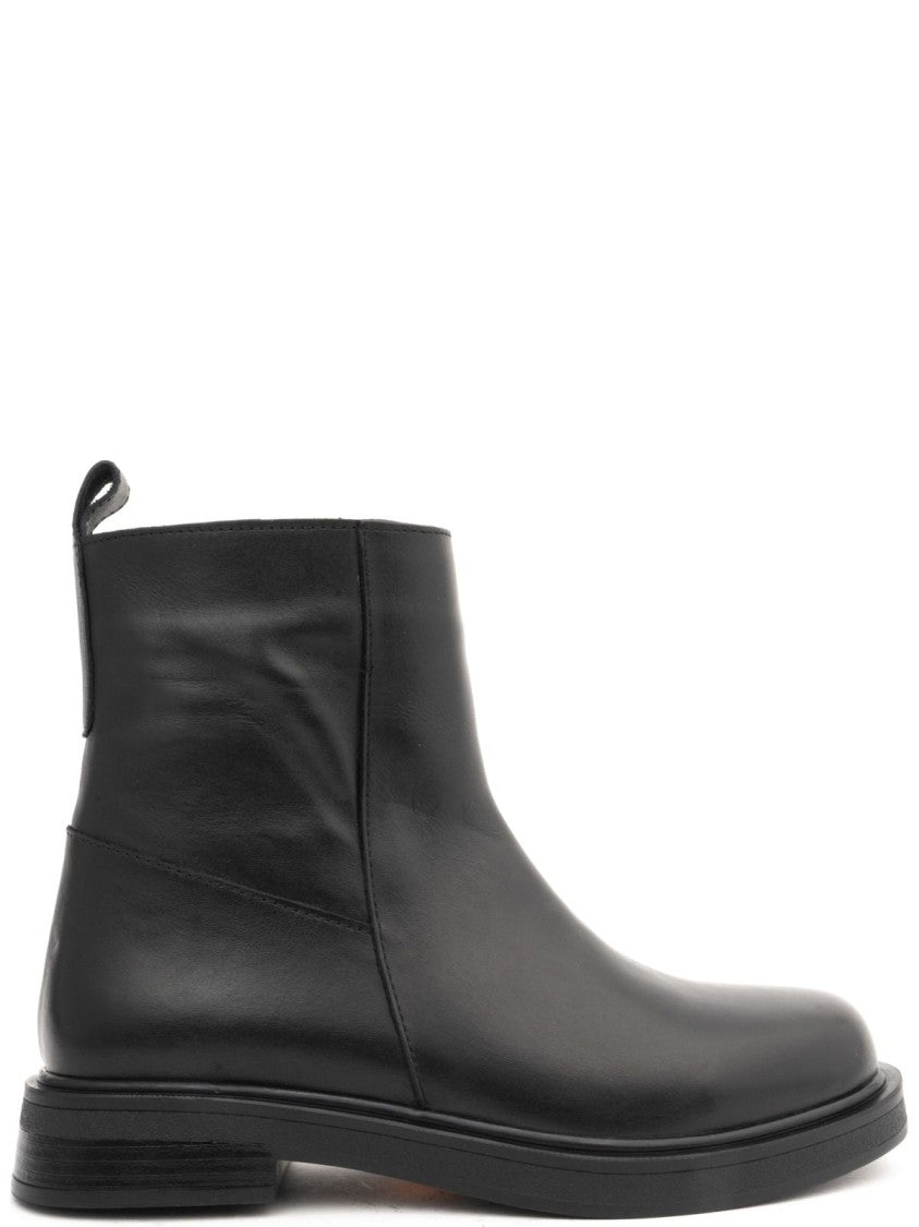 La Conte Closed Black Leather Ankle Boots