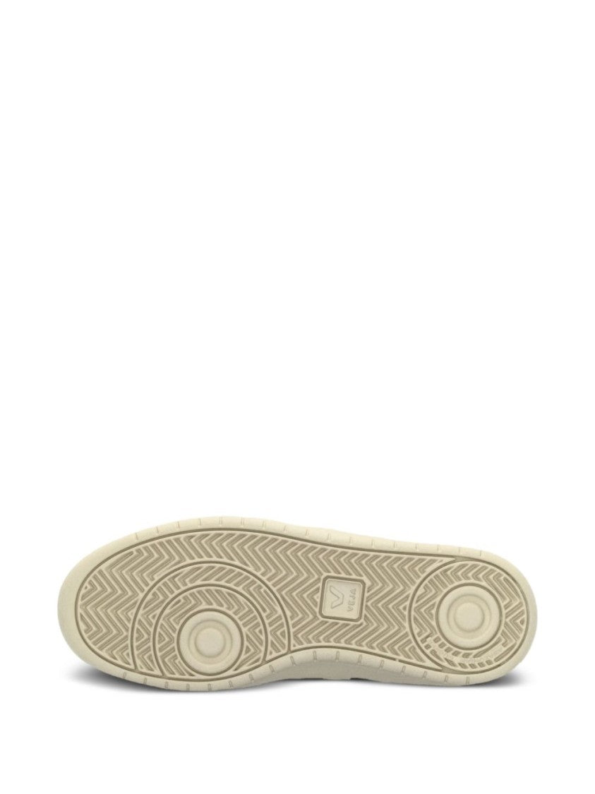 Veja Low-Top Sneakers In Soft Beige