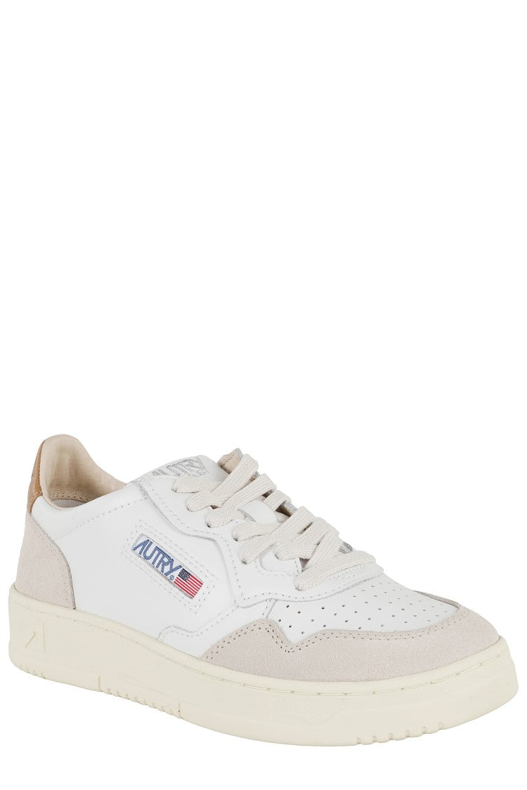 Autry Medalist Low Model Sneakers Featuring Suede Inserts And Logo Accents